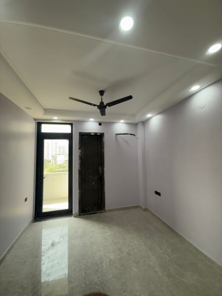 Room, bptp-amstoria-plot 3 Bedroom 2300 Sq.Ft. Builder Floor In Sector 102 Gurgaon 8648053