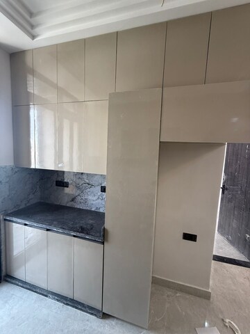 Kitchen in 3 BHK Builder Floor at BPTP Amstoria Plot, Sector 102 – for Rent
