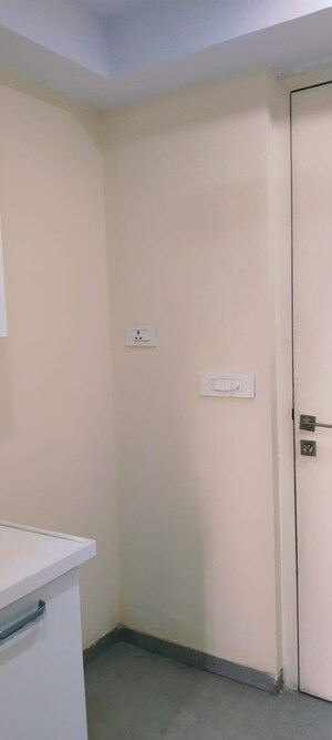 Room in 4 BHK Apartment at Hiranandani Gardens Solitaire, Powai – for Sale