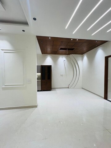 Room in 3 BHK Builder Floor at KharaR-Banur Road – for Rent