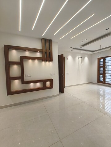 Room in 3 BHK Builder Floor at KharaR-Banur Road – for Rent