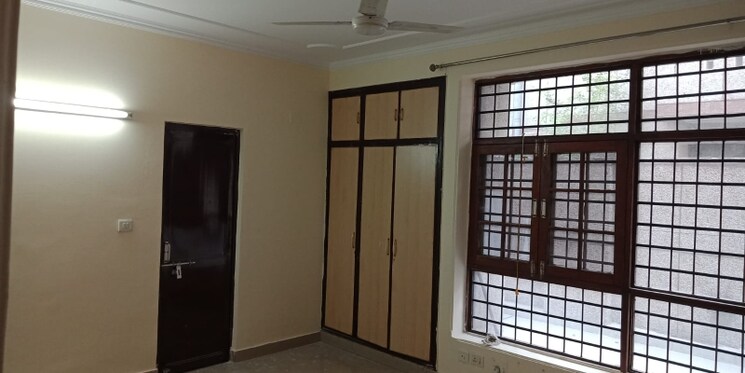 Room, sector 135 3.5 Bedroom 180 Sq.Mt. Villa In Sector 135 Noida 8648071