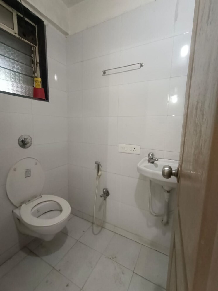 Bathroom, gahlot-majesty-and-avenue-chs 2.5 Bedroom 1550 Sq.Ft. Apartment In Seawoods Navi Mumbai 8648118