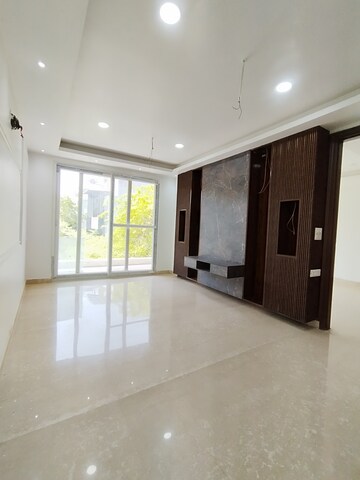 Room in 3 BHK Builder Floor at Sushant Lok I – for Sale