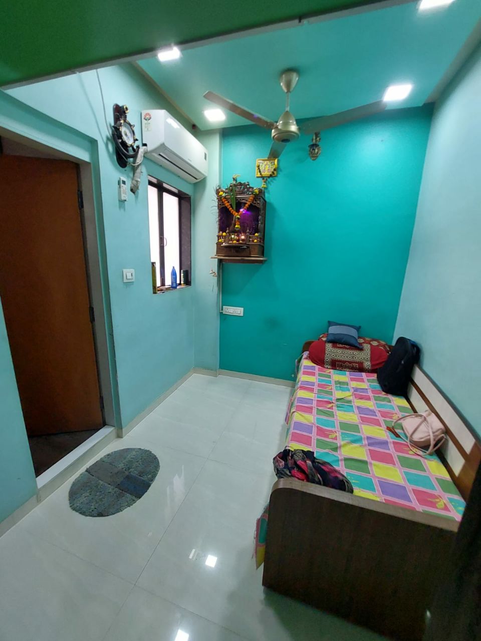 1.5 BHK + Pooja Room Apartment For Sale in Golden Palace CHS