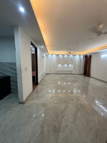 Room in 3 BHK Builder Floor at Saket – for Sale