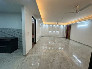 Room in 3 BHK Builder Floor at Saket – for Sale