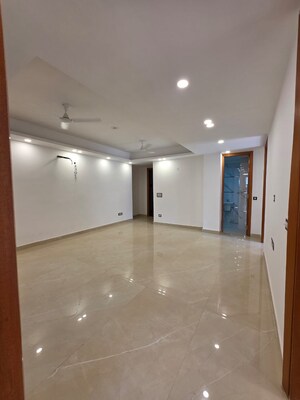 Room in 3 BHK Builder Floor at Saket – for Sale