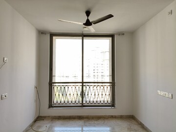 Room in 2.5 BHK Apartment at Hiranandani Estate Pelican, Ghodbunder Road – for Rent