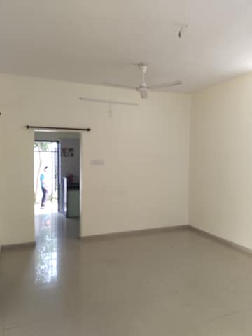Room in 3 BHK Apartment at Wardha rd – for Rent