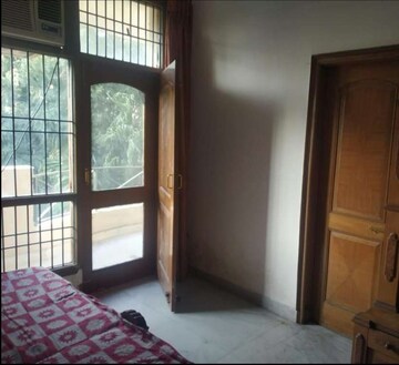 Room in 2 BHK Builder Floor at Sector 49 – for Rent