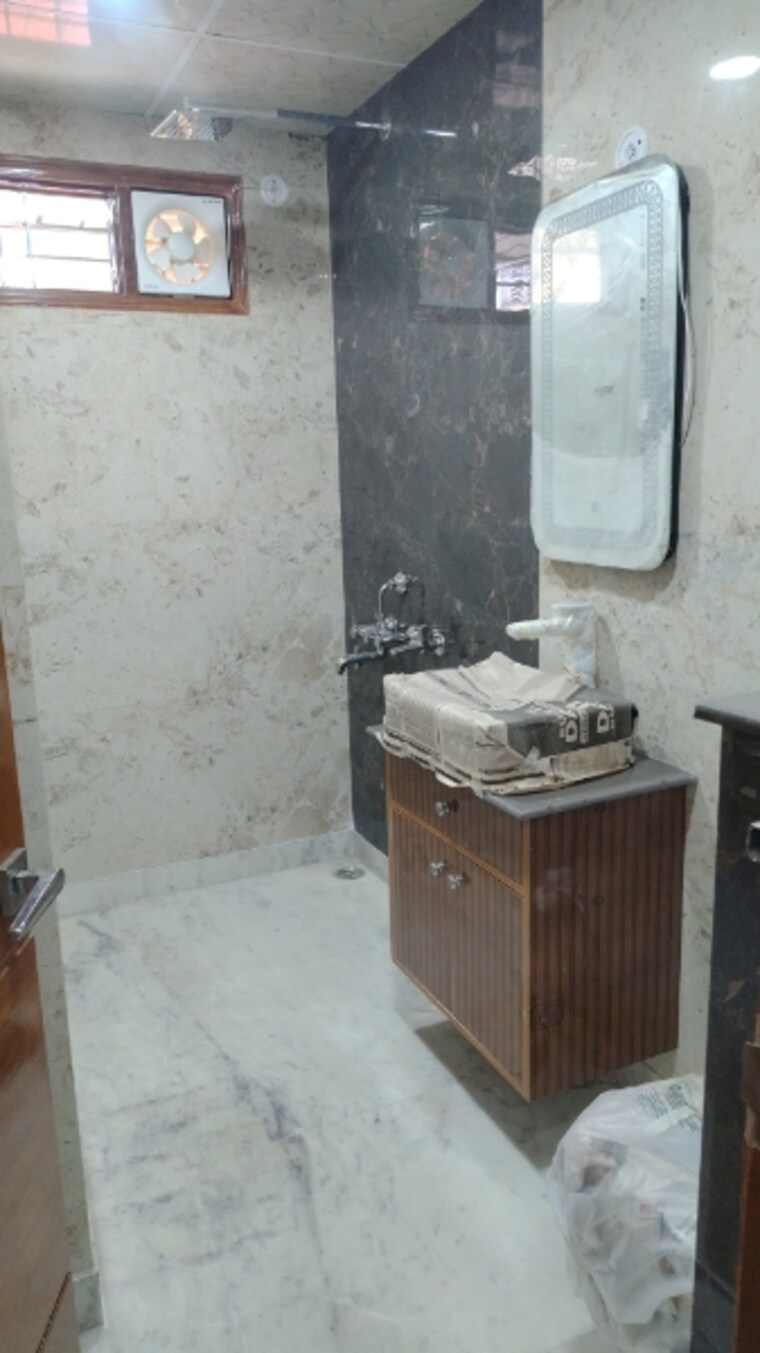 Bathroom, vasundhara sector 3 4 Bedroom 2300 Sq.Ft. Builder Floor In Vasundhara Sector 3 Ghaziabad 8648383