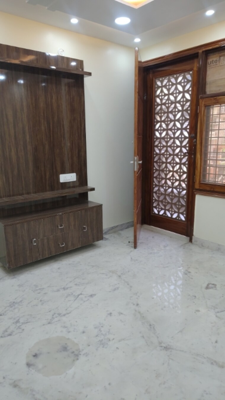 Room, vasundhara sector 3 4 Bedroom 2300 Sq.Ft. Builder Floor In Vasundhara Sector 3 Ghaziabad 8648383