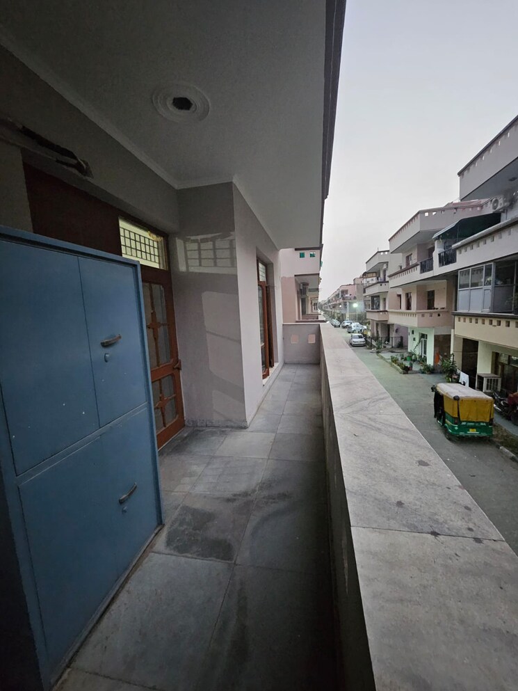  Parking, sector 50 3 Bedroom 3000 Sq.Ft. Builder Floor In Sector 50 Chandigarh 8648306