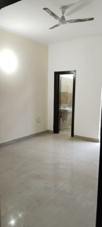 Room in 3 BHK Villa at Amrapali Leisure Valley, Tech Zone 4 Greater Noida – for Rent
