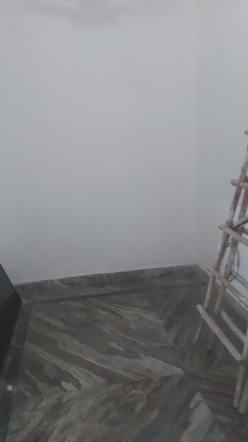 Furnished Amenities in 3.5 BHK Builder Floor at Mayur Vihar – for Rent