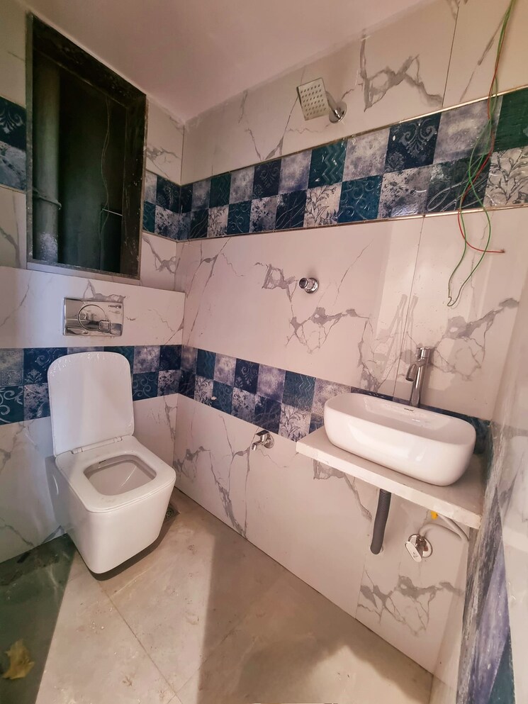 Bathroom, wellington-business-park-i Commercial Office Space 980 Sq.Ft. In Andheri East Mumbai 8648318