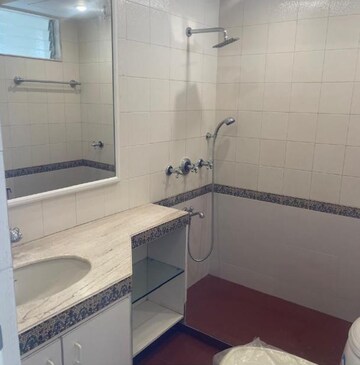 Bathroom in 6 BHK Apartment at Nepean Sea Road – for Rent
