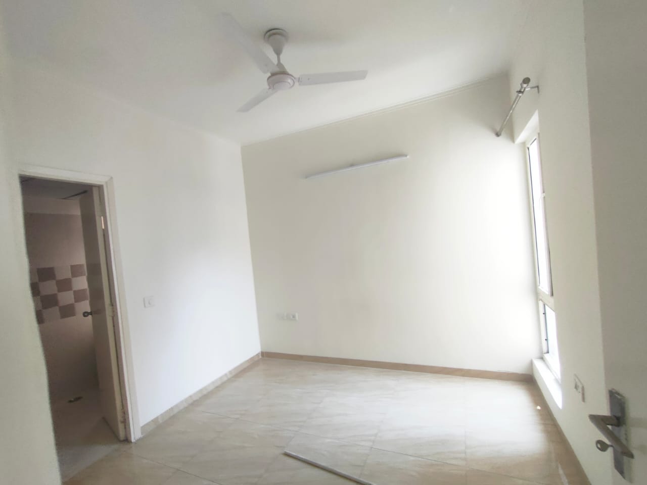 3 BHK + Pooja Room Apartment For Rent in Amrapali Golf Homes