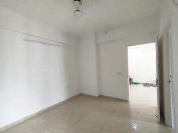 Room in 3 BHK Apartment at Amrapali Golf Homes, Sector 4 Greater Noida – for Rent
