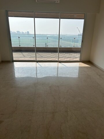 Room in 3 BHK Apartment at Lokhandwala Minerva Mahalaxmi, Mahalaxmi – for Rent