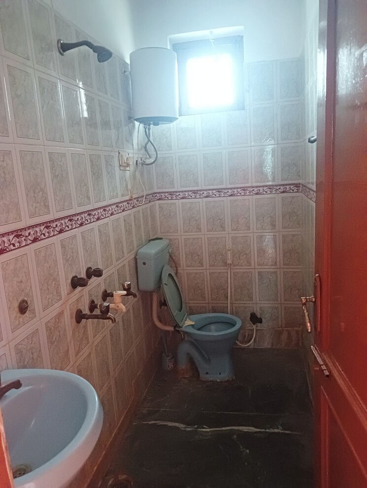 Bathroom, rwa-apartments-sector-53 1 Bedroom 700 Sq.Ft. Independent House In Sector 53 Noida 8648379