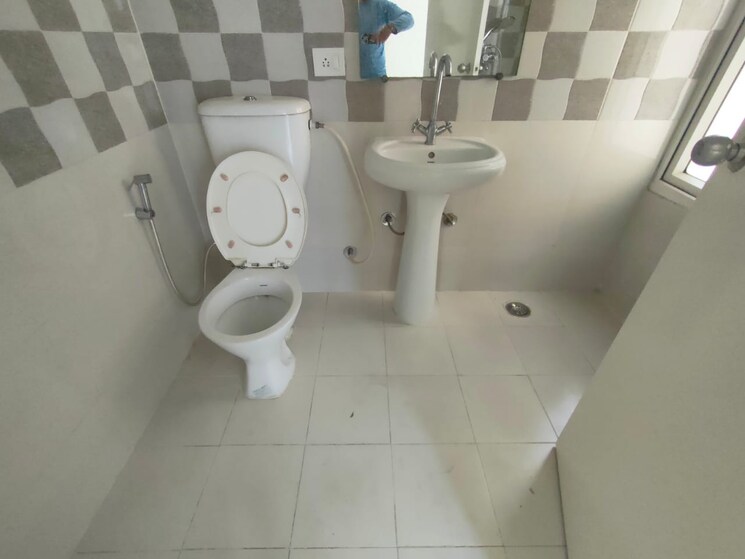 Bathroom, amrapali-golf-homes 2 Bedroom 835 Sq.Ft. Apartment In Sector 4 Greater Noida Greater Noida 8648370