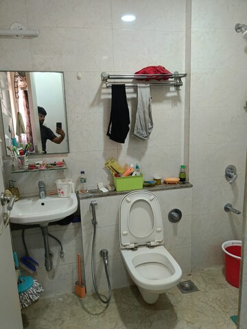 Master Bedroom in 2 BHK Apartment at Sheth Vasant Oasis, Andheri East – for Rent
