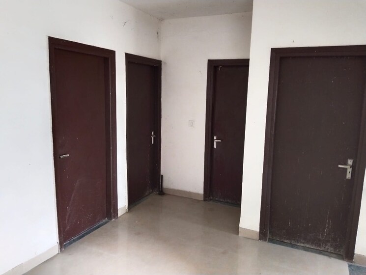 Room, bptp-parklands 4 Bedroom 300 Sq.Yd. Builder Floor In Sector 76 Faridabad 8648459