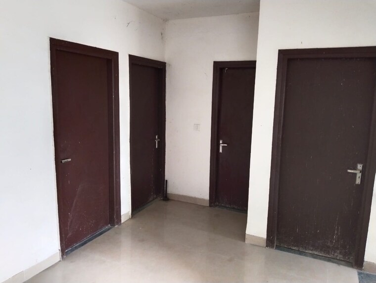 Room, bptp-parklands 4 Bedroom 300 Sq.Yd. Builder Floor In Sector 76 Faridabad 8648459