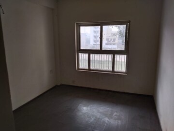Room in 4 BHK Builder Floor at BPTP Parklands, Sector 76 – for Sale