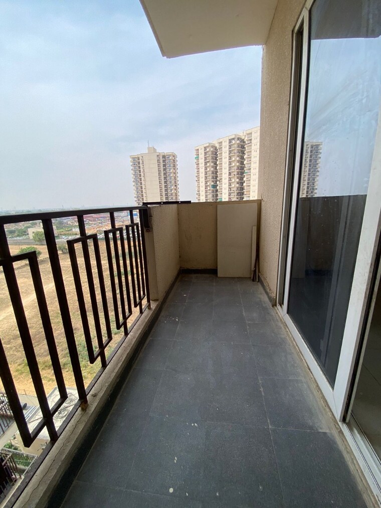 Balcony, signature-roselia-phase-2 2 Bedroom 570 Sq.Ft. Apartment In Sector 95a Gurgaon 8648487