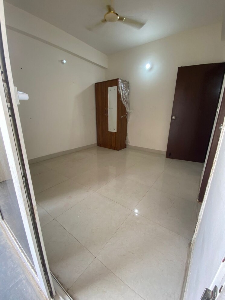 Room, signature-roselia-phase-2 2 Bedroom 570 Sq.Ft. Apartment In Sector 95a Gurgaon 8648487