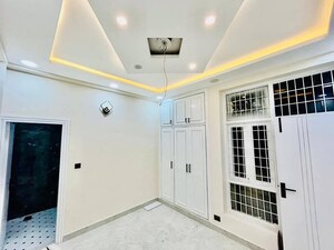 Room in 3 BHK Builder Floor at Green Fields Colony – for Sale