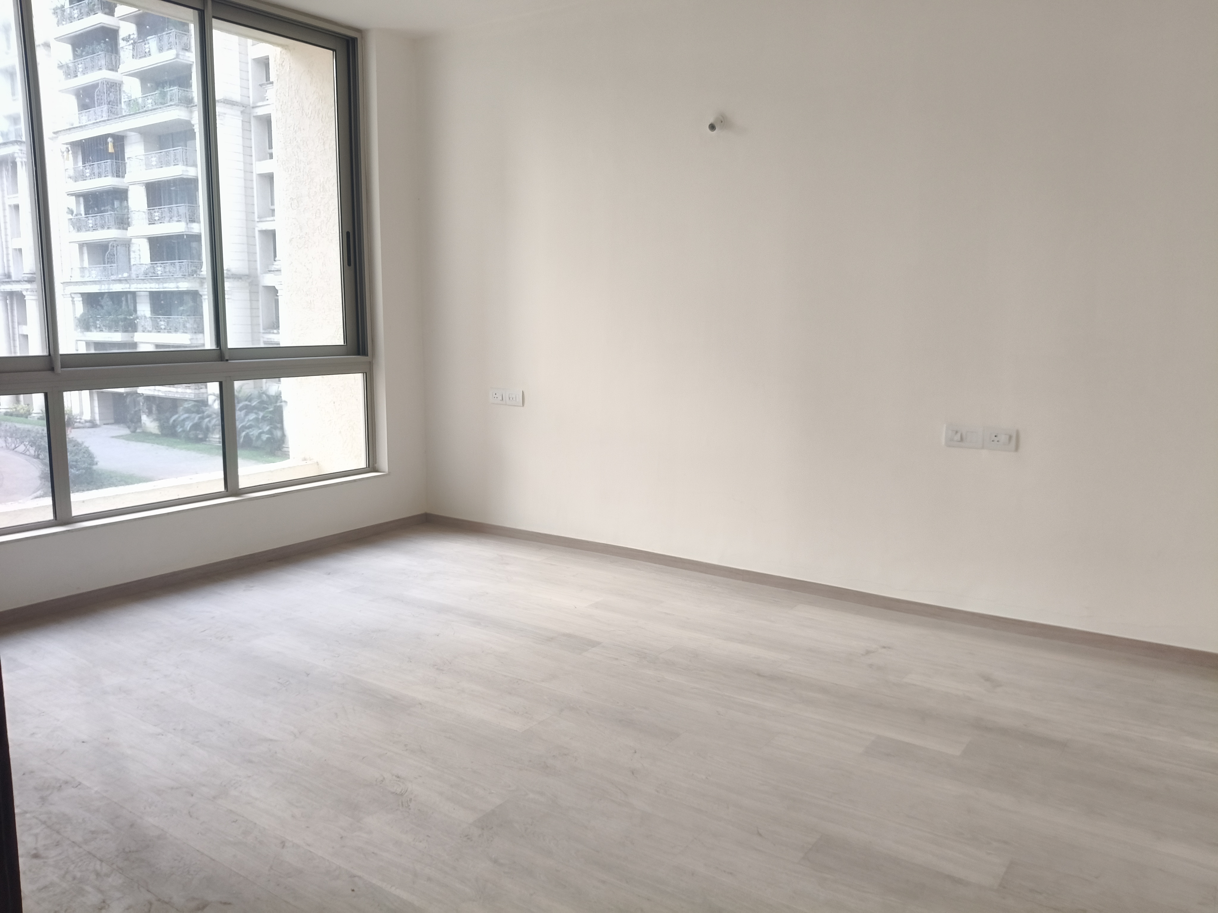 2 BHK Apartment For Rent in Hiranandani Tiara