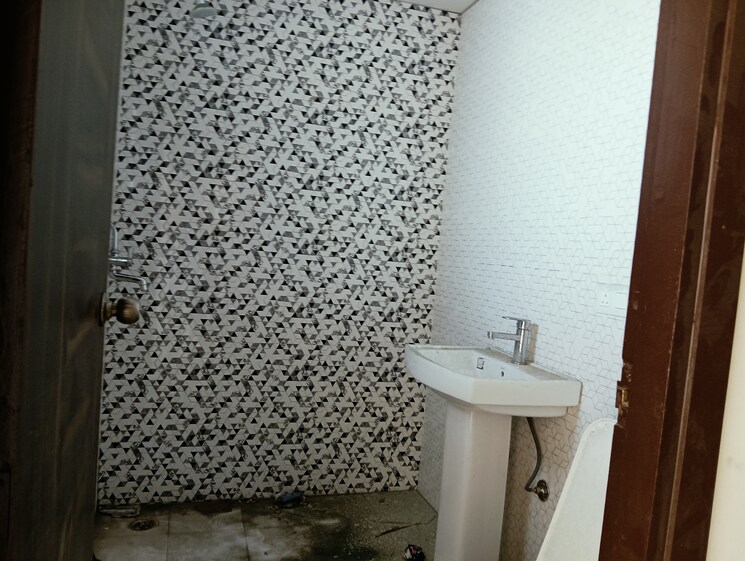 Bathroom, landcraft-golflinks-plaza 3 Bedroom 1380 Sq.Ft. Apartment In Pandav Nagar Ghaziabad 8648544