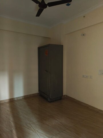 Room in 2 BHK Apartment at Gaur City 2 - 14th Avenue, Sector 16c Greater Noida – for Rent