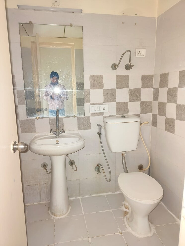 Bathroom, gaur-city-2-14th-avenue 2 Bedroom 614 Sq.Ft. Apartment In Sector 16c Greater Noida Greater Noida 8648536