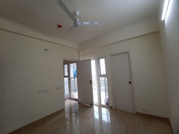 Room in 3 BHK Apartment at Gaur City 2 - 14th Avenue, Sector 16c Greater Noida – for Rent