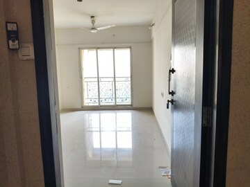 Room in 1 BHK Apartment at Hiranandani Estate Flora, Ghodbunder Road – for Rent