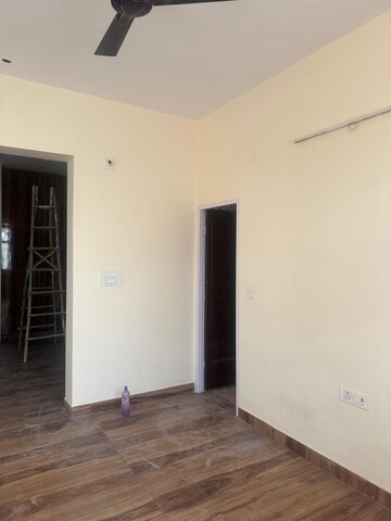Room in 2 BHK Builder Floor at Vasundhara Sector 16 – for Rent
