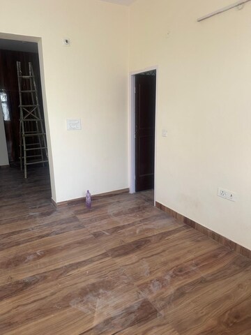 Room in 2 BHK Builder Floor at Vasundhara Sector 16 – for Rent