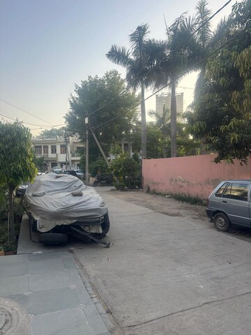 Parking in 2 BHK Builder Floor at Vasundhara Sector 16 – for Rent