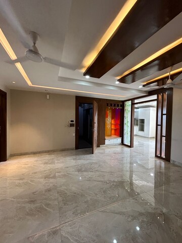 Parking in 2 BHK Builder Floor at Sushant Lok 2, Sector 57 – for Rent