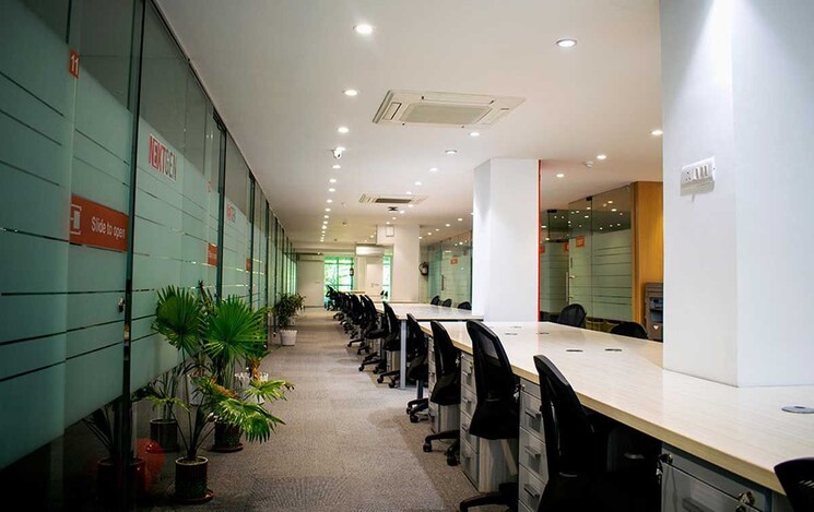  Parking, vijay nagar Commercial Office Space 2600 Sq.Ft. In Vijay Nagar Indore 8648661