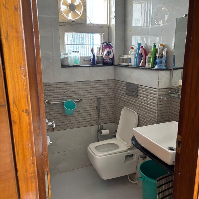 Bathroom, dlf-express-greens 4 Bedroom 2230 Sq.Ft. Apartment In Manesar Sector 1a Gurgaon 8648699