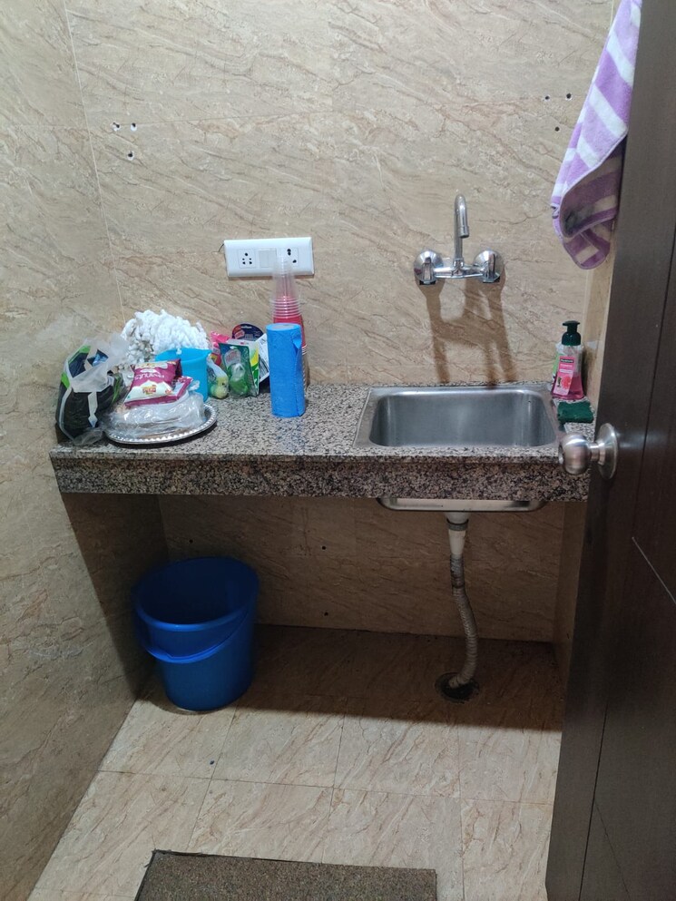 Washroom, green park extension Commercial Office Space 1000 Sq.Ft. In Green Park Extension Delhi 8648723