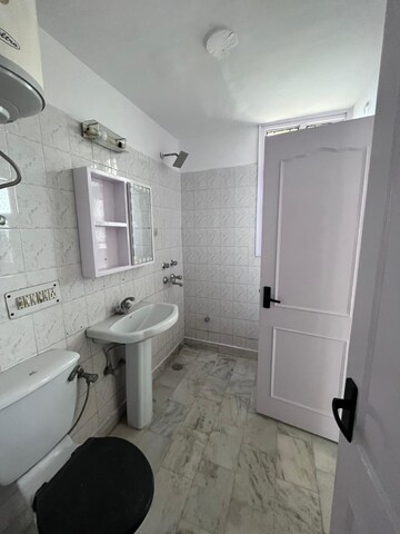 Bathroom in 3 BHK Builder Floor at DLF Super Mart 2, Sector 43 – for Rent