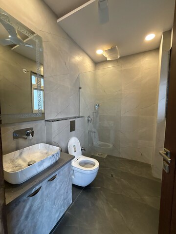 Bathroom in 3 BHK Builder Floor at DLF Super Mart 2, Sector 43 – for Rent