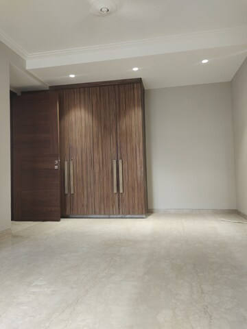 Furnished Amenities in 4 BHK Builder Floor at East Of Kailash – for Rent